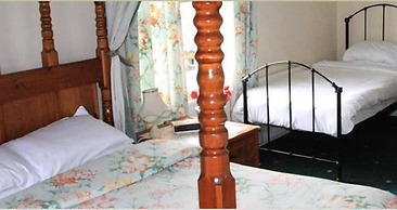 OYO Rose & Crown Hotel