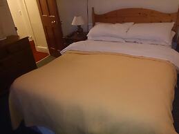 OYO Rose & Crown Hotel