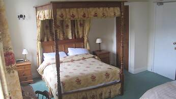 OYO Rose & Crown Hotel