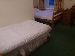 OYO Rose & Crown Hotel