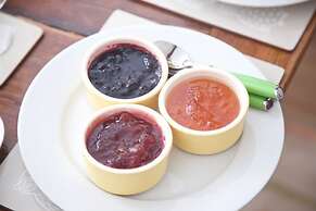 Hedingham Old Pottery