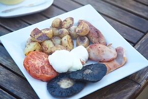 Hedingham Old Pottery