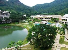 Dr Calayan's 2BR Condo at Pico De Loro