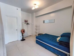 Dr Calayan's 2BR Condo at Pico De Loro