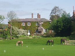 Lower Buckton Country House - Sleeps 12