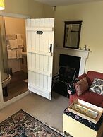 Lower Buckton Country House - Sleeps 12