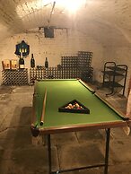 Lower Buckton Country House - Sleeps 12