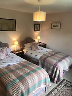 Lower Buckton Country House - Sleeps 12