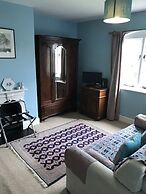 Lower Buckton Country House - Sleeps 12