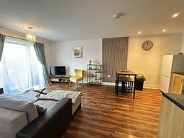 Grand Central Apartments, Centro