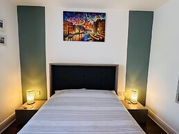 Grand Central Apartments, Centro