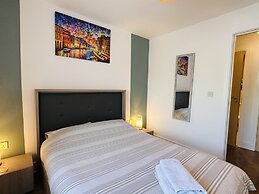 Grand Central Apartments, Centro