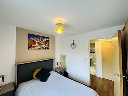 Grand Central Apartments, Centro