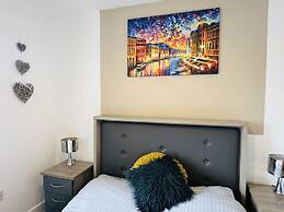 Grand Central Apartments, Centro