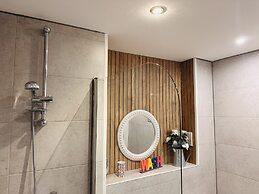 Grand Central Apartments, Centro