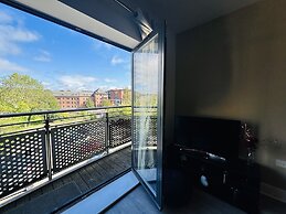 Grand Central Apartments, Centro
