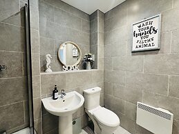 Grand Central Apartments, Centro