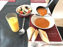 Grand Central Apartments, Centro