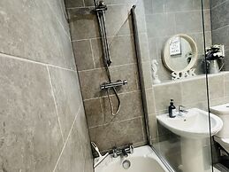Grand Central Apartments, Centro