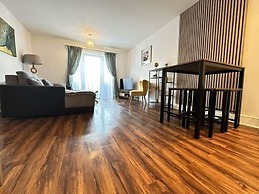 Grand Central Apartments, Centro