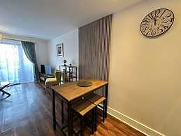 Grand Central Apartments, Centro