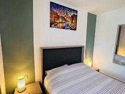Grand Central Apartments, Centro