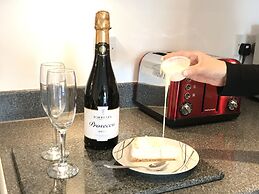 Grand Central Apartments, Centro