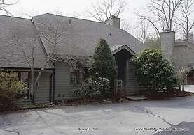 Stewart's Path Apartment