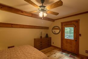 Hidden Creek Cabin Apartment