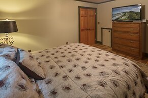 Hidden Creek Cabin Apartment