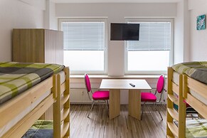 BHQ - BoardingHouse Quickborn - Hostel