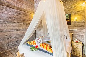 The Syron Huts Lembongan