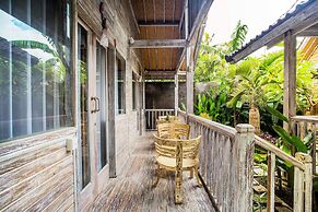 The Syron Huts Lembongan