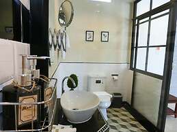 Bloom Boutique Hotel and Cafe