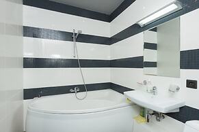 Adel Apartments near Grinvich