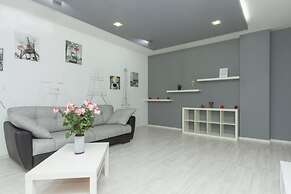 Adel Apartments near Grinvich