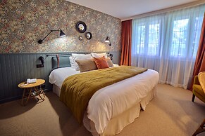 Le Manoir Hotel