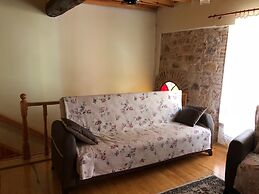 Tarihi Kucuk Tas Konak