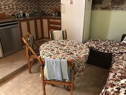 Tarihi Kucuk Tas Konak