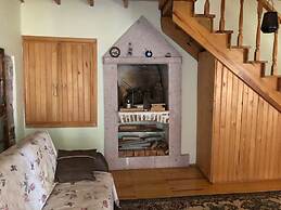 Tarihi Kucuk Tas Konak