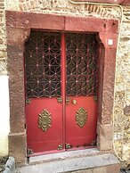 Tarihi Kucuk Tas Konak