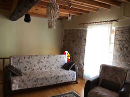 Tarihi Kucuk Tas Konak