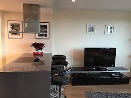 Luxury Modern 2BD Flat in Centre