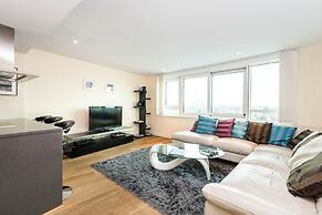 Luxury Modern 2BD Flat in Centre