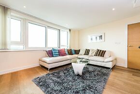 Luxury Modern 2BD Flat in Centre