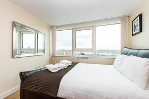 Luxury Modern 2BD Flat in Centre