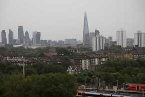 Luxury Modern 2BD Flat in Centre