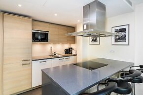 Luxury Modern 2BD Flat in Centre