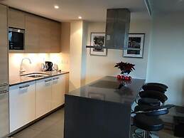 Luxury Modern 2BD Flat in Centre