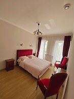 Au Pied Du Chateau